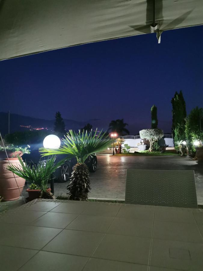 Atrium Pompei Villa Exterior photo