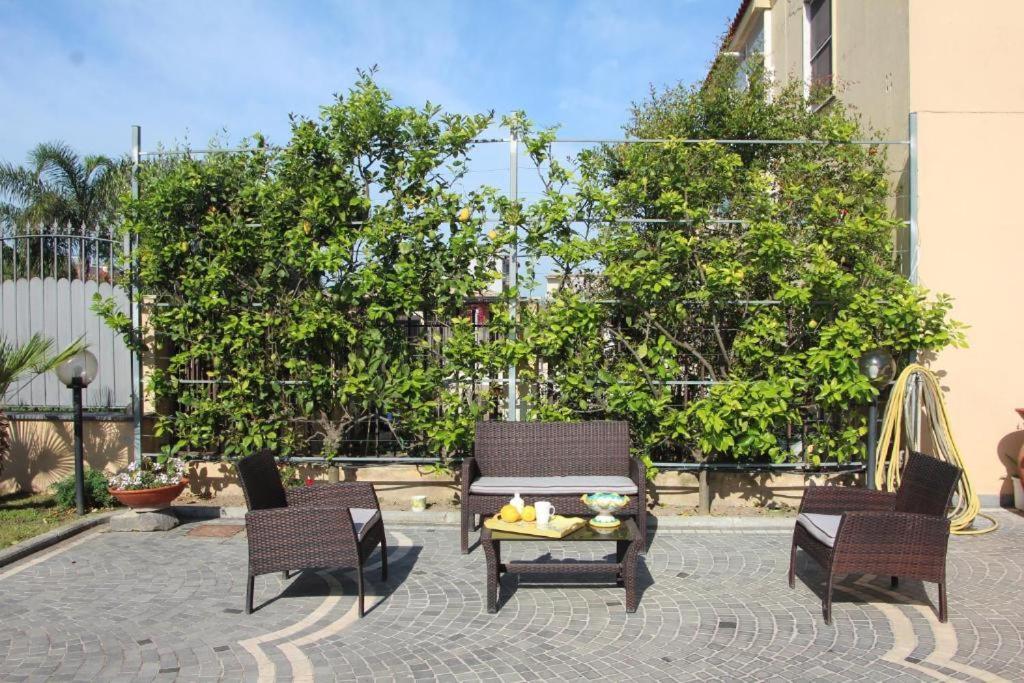 Atrium Pompei Villa Exterior photo