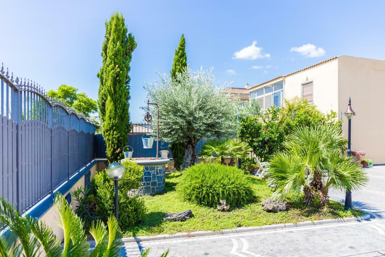 Atrium Pompei Villa Exterior photo